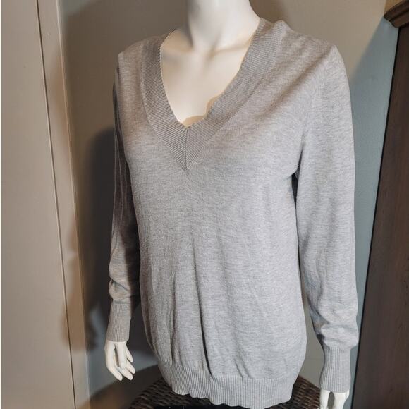 Adrienne Vittadini Gray Oversized V-Neck Sweater XL Minimalist Capsule Neutral - Picture 2 of 8
